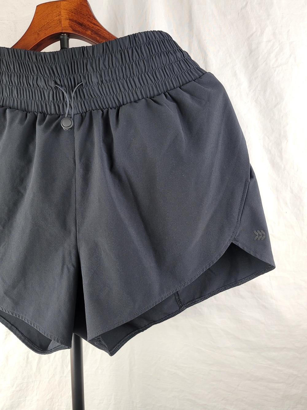 NWOT All in Motion Black Active Woven Shorts M Toggle Waist - Picture 3 of 7